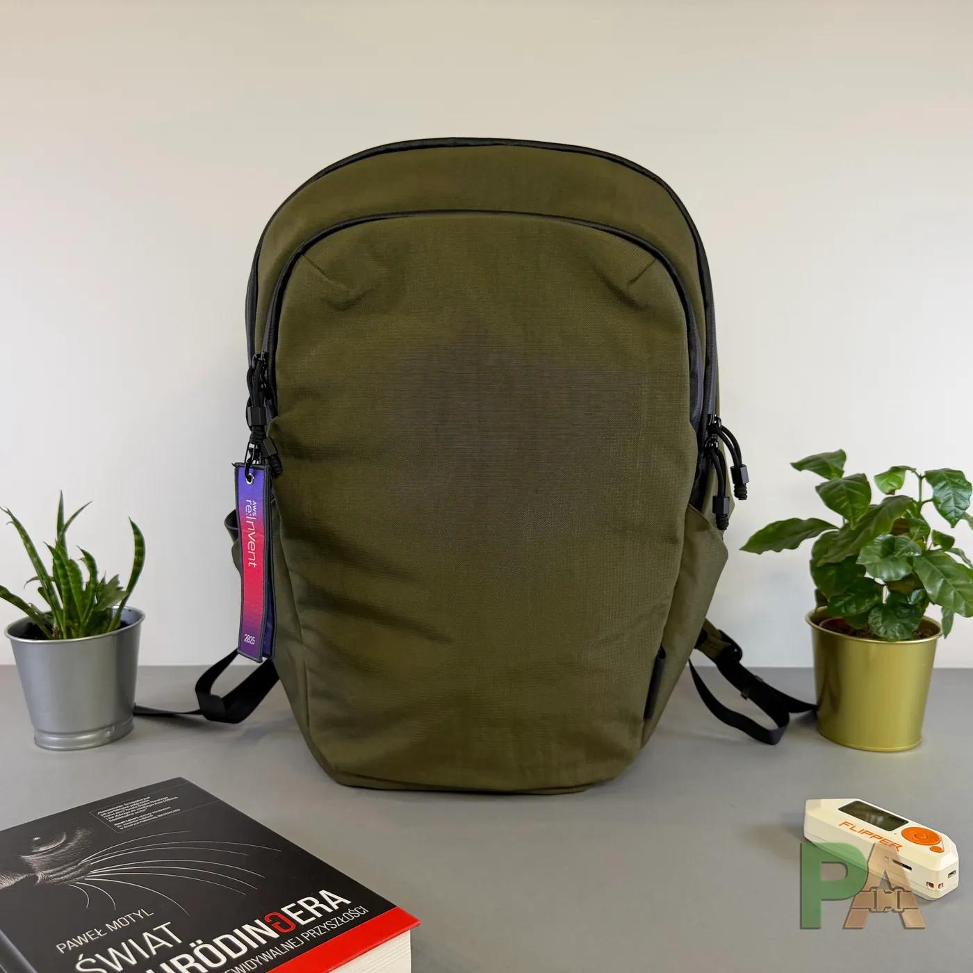 Alpaka Bravo Backpack 23 l – elegancki minimalizm, który „zjada” pojemność - obraz 1
