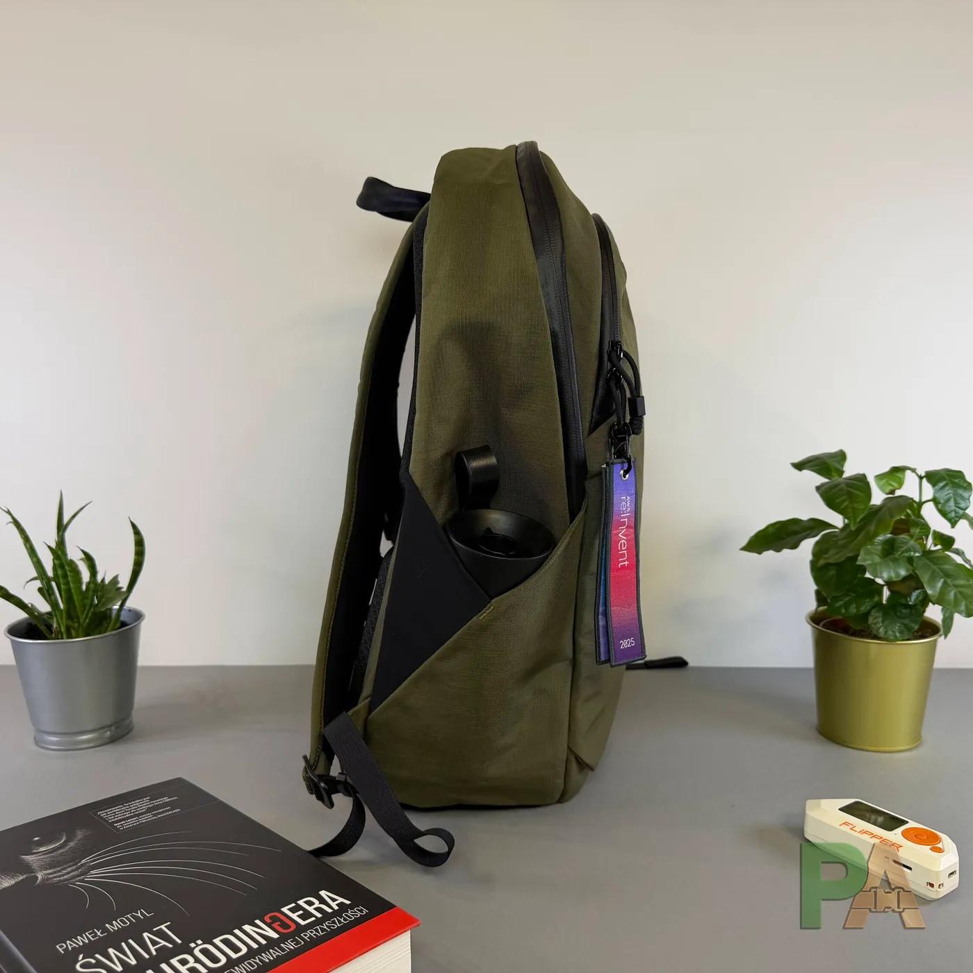 Alpaka Bravo Backpack 23 l – elegancki minimalizm, który „zjada” pojemność - obraz 3