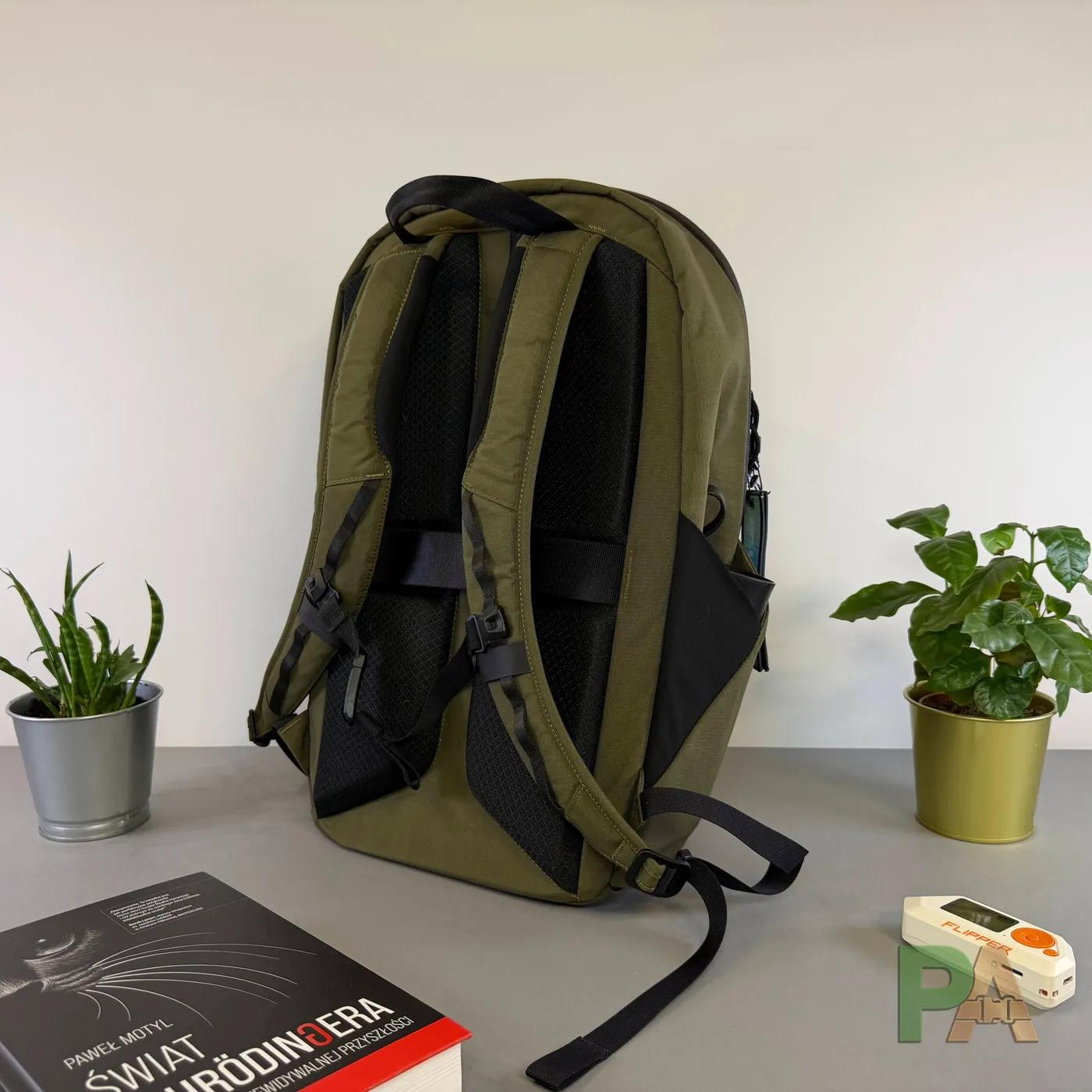 Alpaka Bravo Backpack 23 l – elegancki minimalizm, który „zjada” pojemność - obraz 4